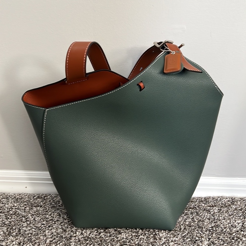 Various hand bags from large /medium totes to cross body. Coach and Kate Spade.